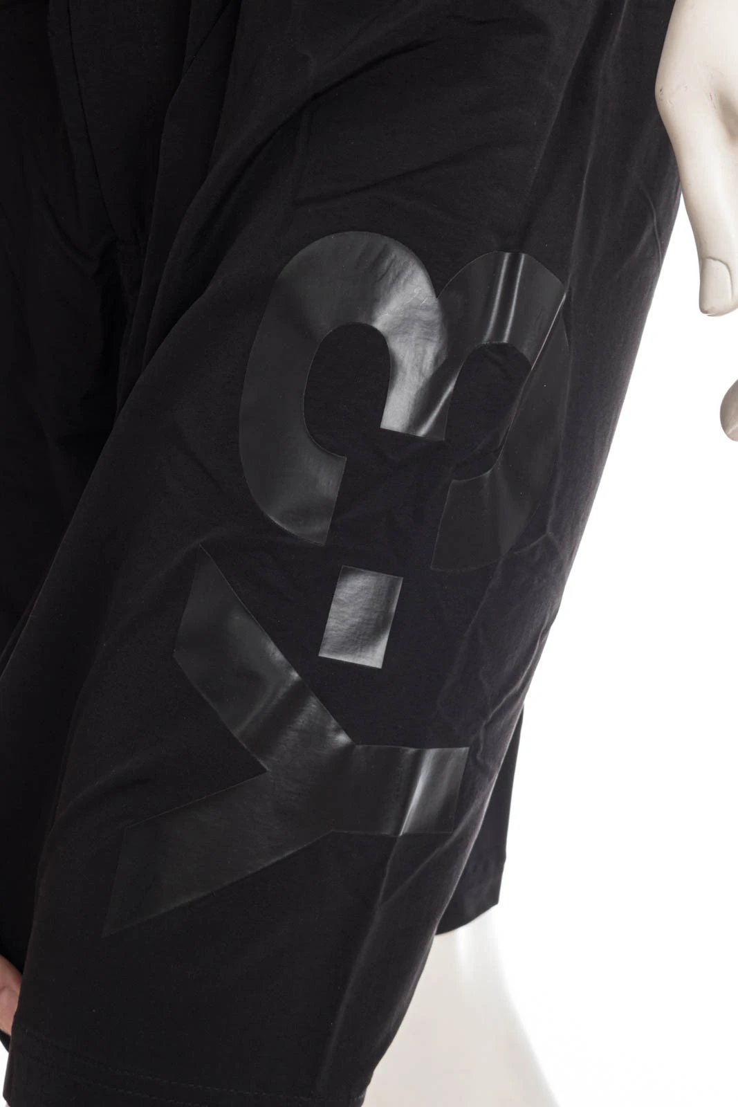 Y-3 YOHJI YAMAMOTO Badeshorts M LOGO SWM SHRT – Bild 4