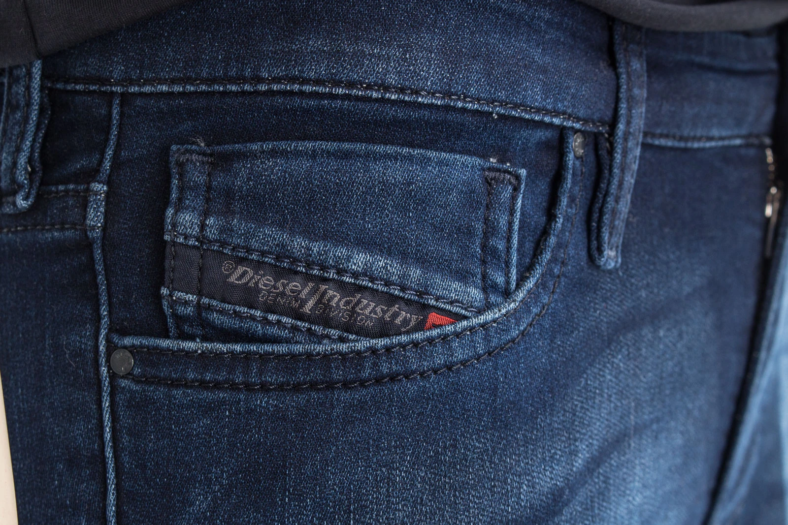 DIESEL Jeans SKINZEE-NE SWEA – Bild 4