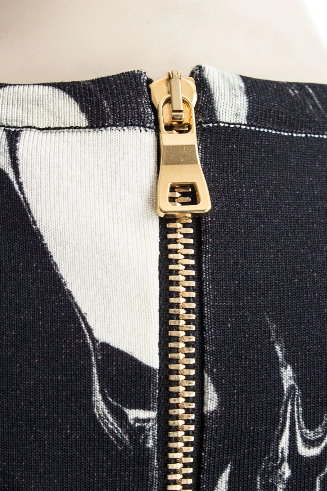 BALMAIN Kleid MAILLE - Nur in unserem Store in Spremberg erhältlich. – Bild 4