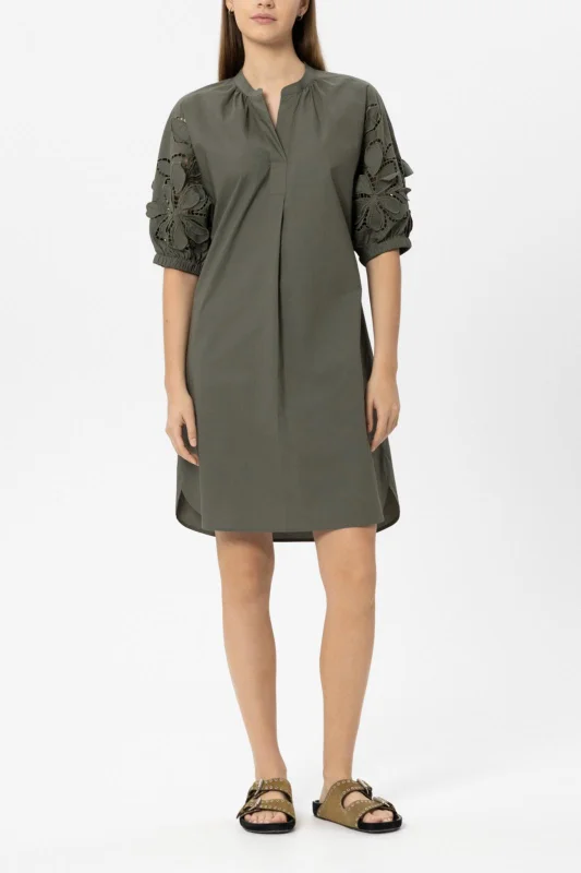 Kleid LOCHSTICKEREI