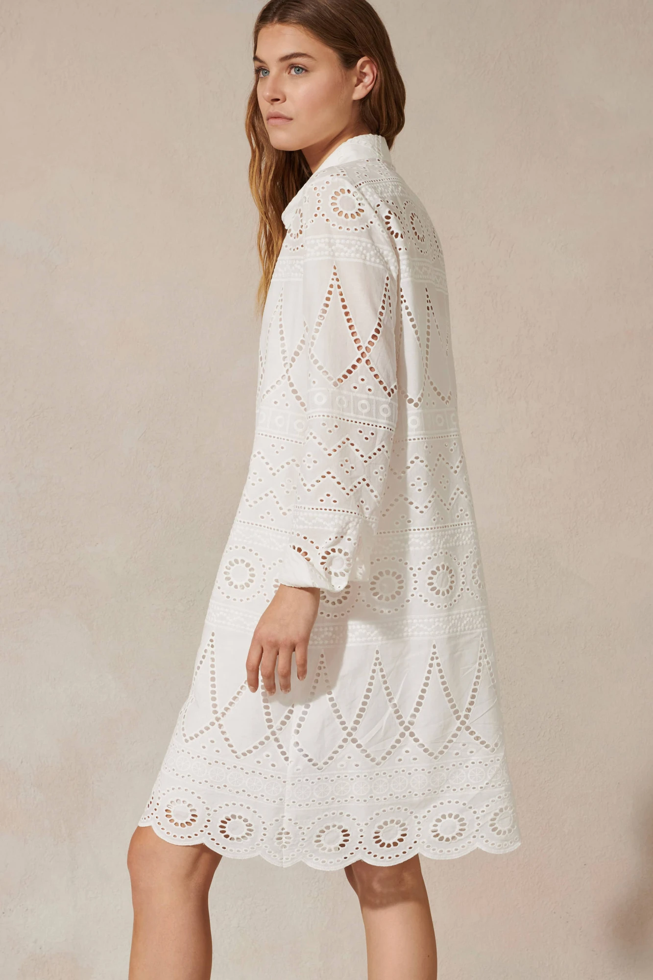 Kleid HEMDKLEID MIT LOCHSTICKEREI – Bild 3