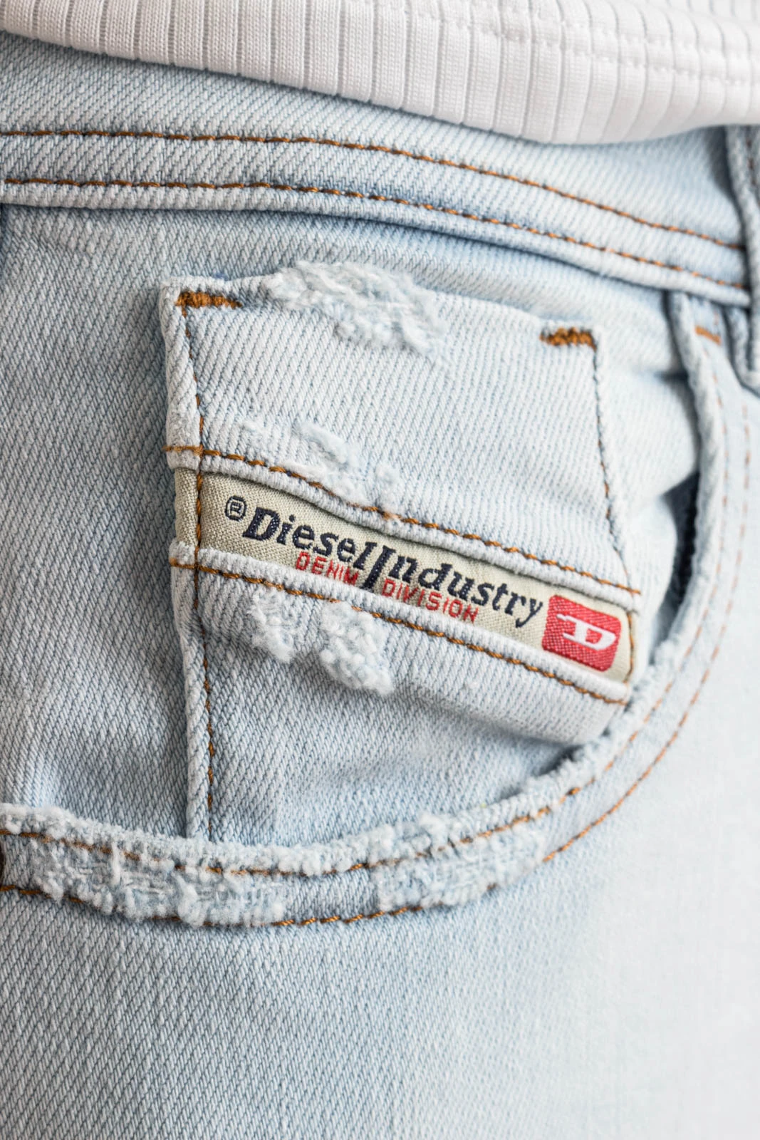 DIESEL Jeans 1984 SLANDY-HIGH L.32 – Bild 4