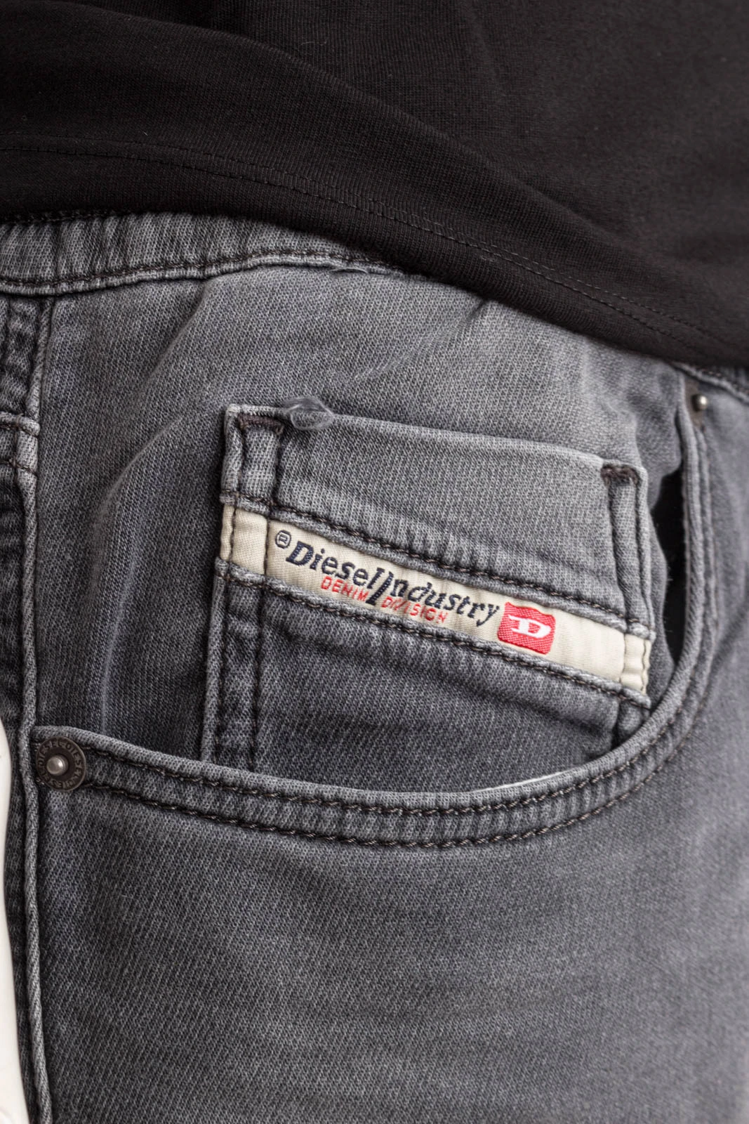 DIESEL Jeans 2060 D-STRUKT JOGG SWEAT – Bild 4