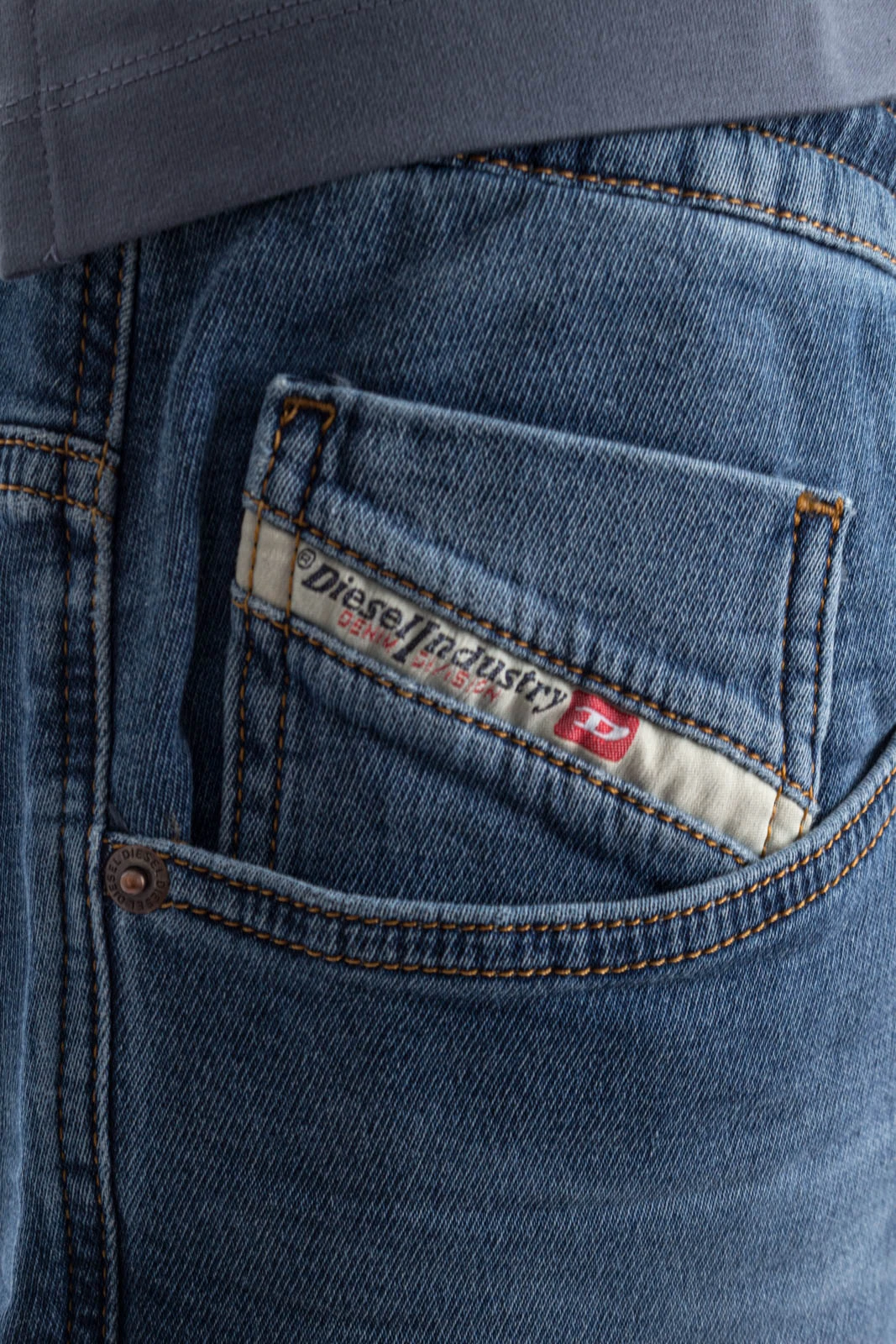 DIESEL Jeans 2030 D-KROOLEY JOGG SWEAT – Bild 4