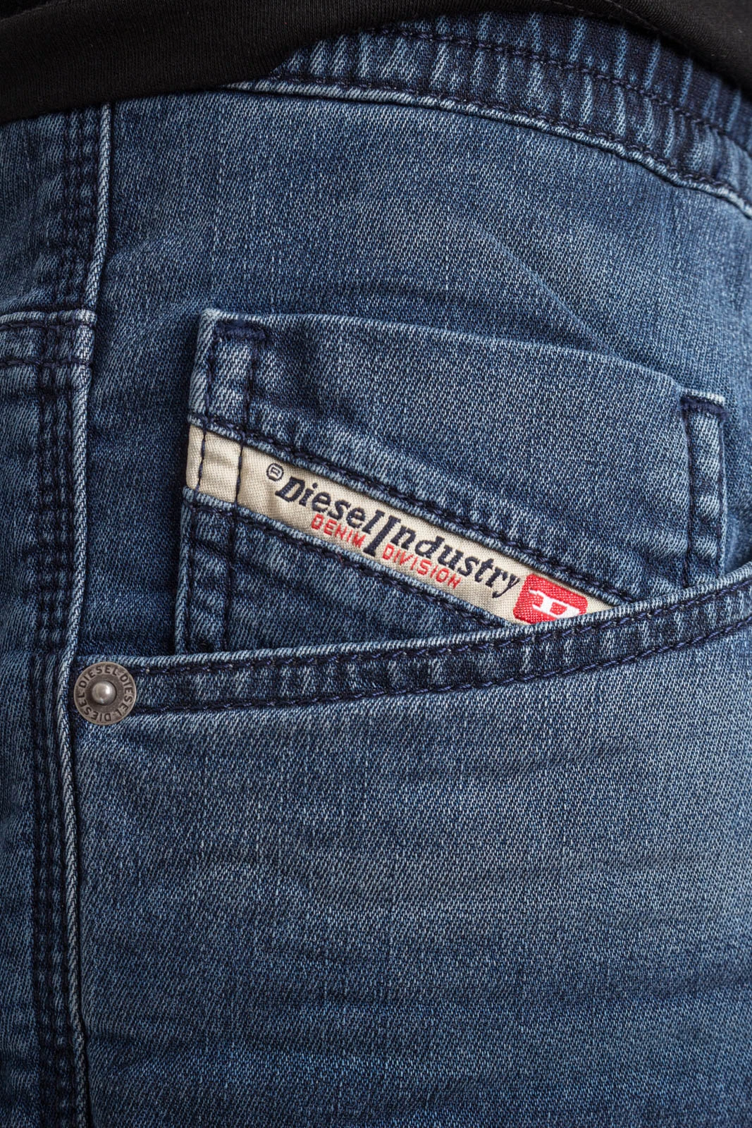 DIESEL Jeansshorts 2033 D-KROOLEY-SHORT – Bild 4