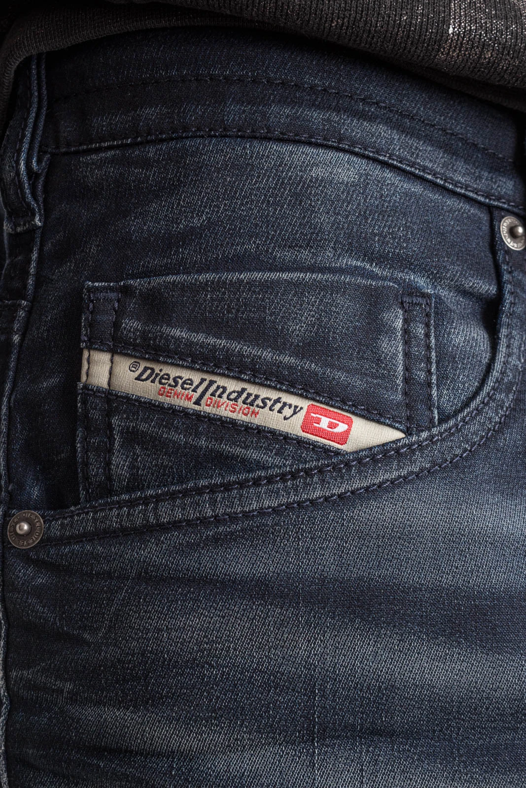 DIESEL Jeans 2032 D-KROOLEY-B JOGG – Bild 4