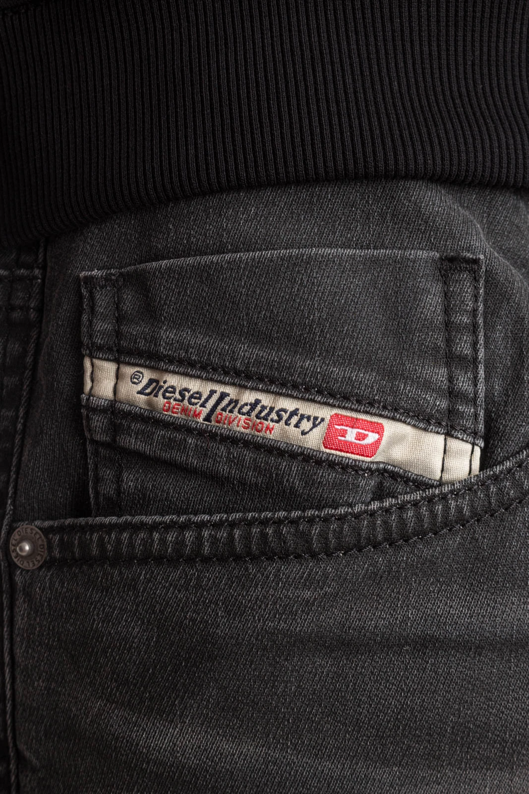 DIESEL Jeans 2032 D-KROOLEY-B JOGG – Bild 4