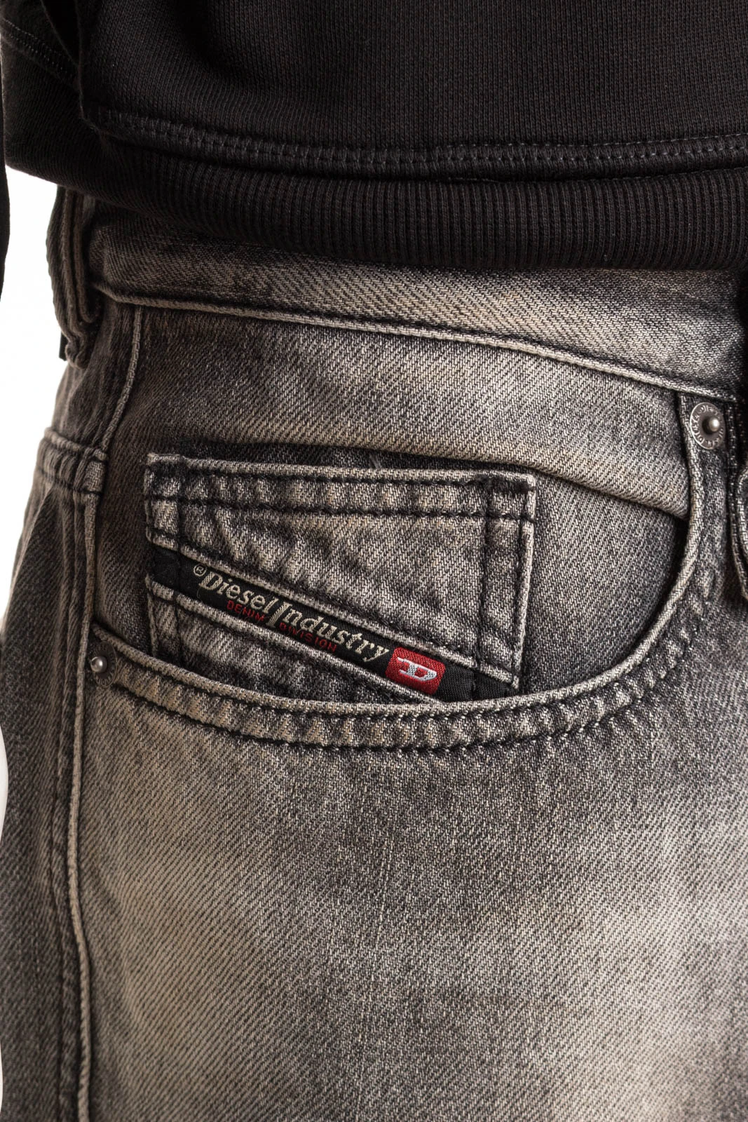Jeans 2001 D-MACRO-U – Bild 4